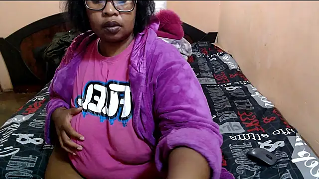 Snapshot of ZOQULUx chatting on 05/27/26, 05:04 ZOQULUx online show from 05/27/26, 05:04