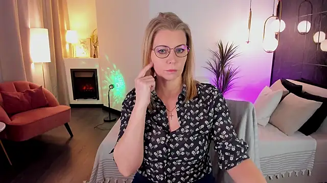 Annie Light online show from 03/15/25, 06:03