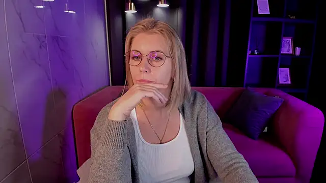 Annie Light online show from 09/12/25, 05:40