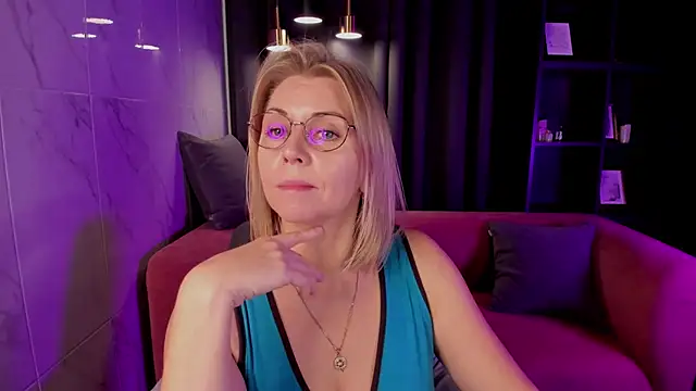 Annie Light online show from 09/16/25, 05:52