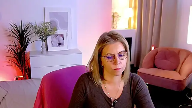 Annie Light online show from 09/30/25, 05:56