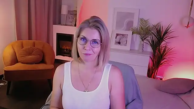 Annie Light online show from 10/15/25, 01:44