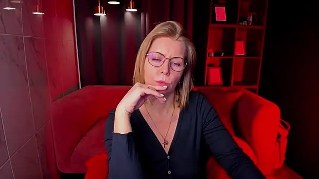 Annie Light online show from 02/02/26, 06:23