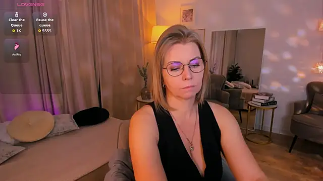 Annie Light online show from 04/16/26, 06:58