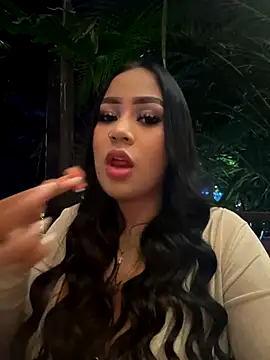 Luisa Fernandaa online show from 10/18/25, 02:14