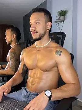 ARON TAYLER01 online show from 01/12/25, 12:44