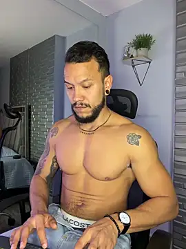 ARON TAYLER01 online show from 12/23/25, 10:24