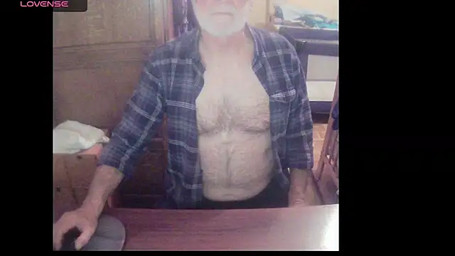 Snapshot of terrybare chatting on 01/13/25, 06:05 terrybare online show from 01/13/25, 06:05