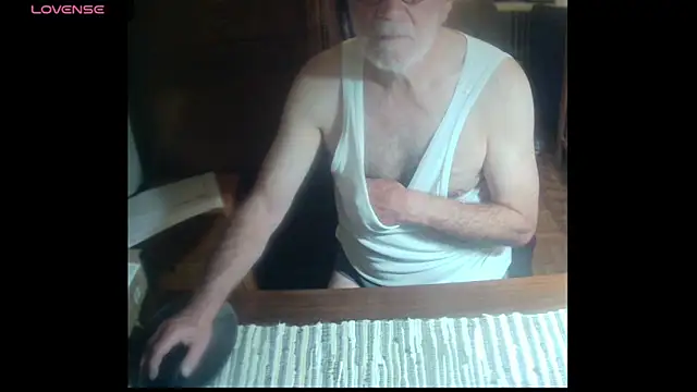 Snapshot of terrybare chatting on 03/12/25, 06:33 terrybare online show from 03/12/25, 06:33