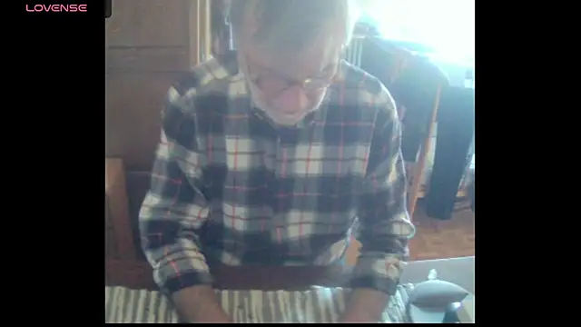 Snapshot of terrybare chatting on 03/17/25, 02:12 terrybare online show from 03/17/25, 02:12