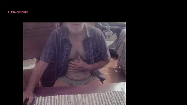 Snapshot of terrybare chatting on 09/10/25, 06:30 terrybare online show from 09/10/25, 06:30