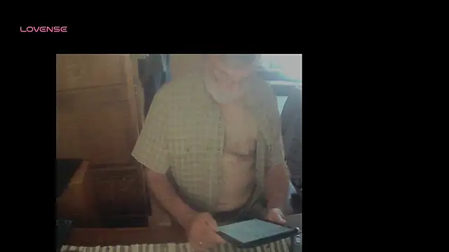 Snapshot of terrybare chatting on 09/20/25, 01:23 terrybare online show from 09/20/25, 01:23