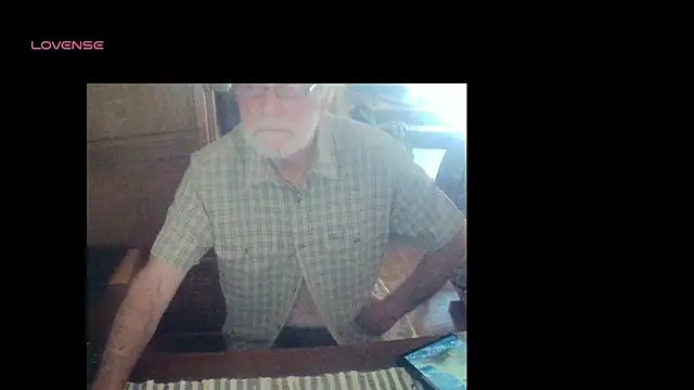 Snapshot of terrybare chatting on 09/21/25, 08:49 terrybare online show from 09/21/25, 08:49