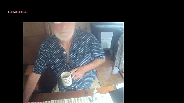 Snapshot of terrybare chatting on 10/03/25, 02:36 terrybare online show from 10/03/25, 02:36