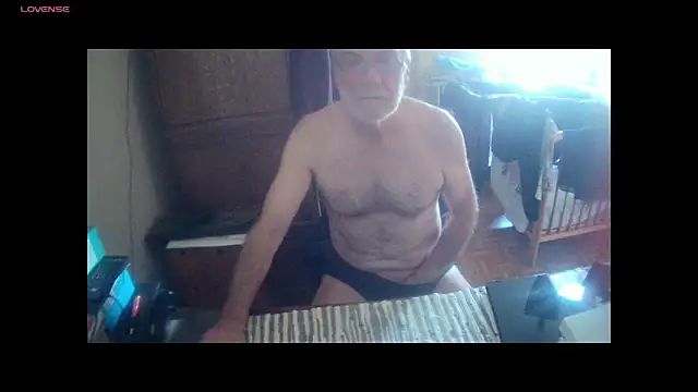 Snapshot of terrybare chatting on 10/30/25, 02:40 terrybare online show from 10/30/25, 02:40