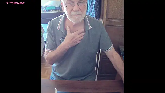 Snapshot of terrybare chatting on 04/28/26, 01:16 terrybare online show from 04/28/26, 01:16