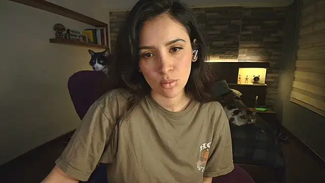 Snapshot of alicewilloww chatting on 02/06/26, 12:04 alicewilloww online show from 02/06/26, 12:04