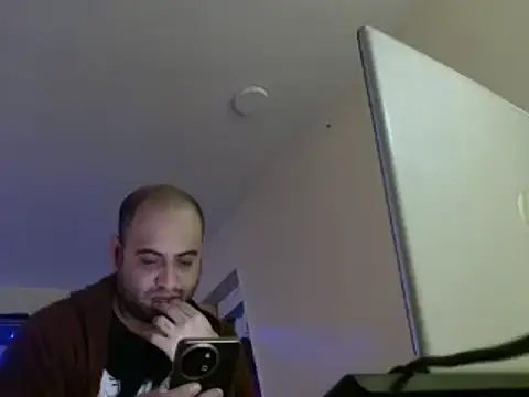 Snapshot of alphaswitchard chatting on 12/19/24, 09:38 alphaswitchard online show from 12/19/24, 09:38