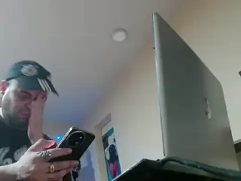 Snapshot of alphaswitchard chatting on 12/20/24, 02:30 alphaswitchard online show from 12/20/24, 02:30