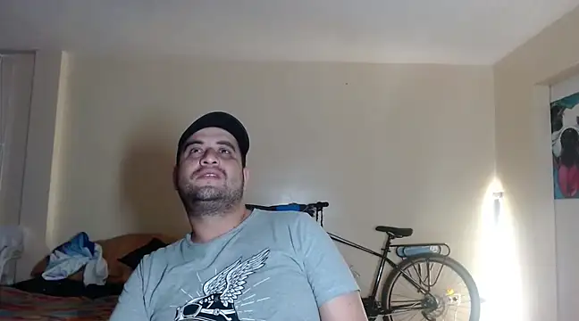 Snapshot of alphaswitchard chatting on 03/19/25, 03:20 alphaswitchard online show from 03/19/25, 03:20