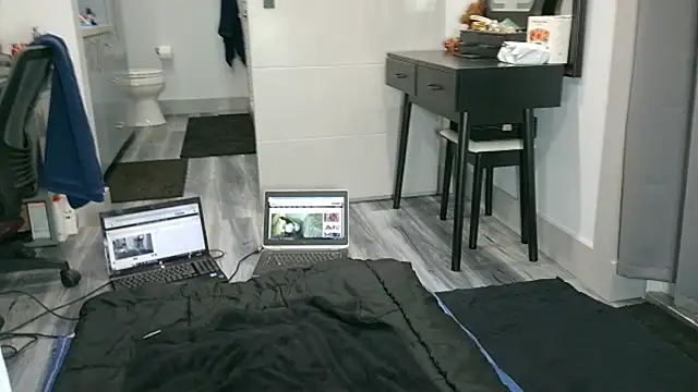 Snapshot of Smalldickcaged chatting on 05/09/26, 01:00 Smalldickcaged online show from 05/09/26, 01:00