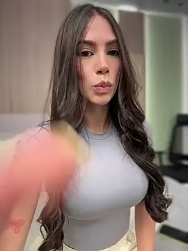 Snapshot of Im_Valentina chatting on 07/04/26, 01:23 Im Valentina online show from 07/04/26, 01:23