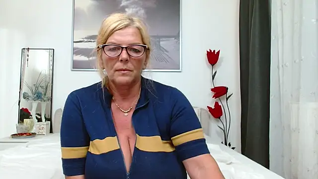 YulliaMilf online show from 09/17/25, 07:48