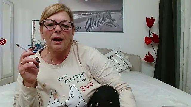 YulliaMilf online show from 02/02/26, 06:45