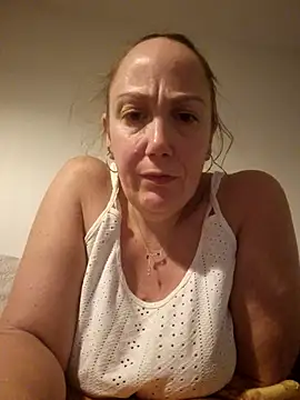 Wisie Cutie online show from 11/02/25, 12:02