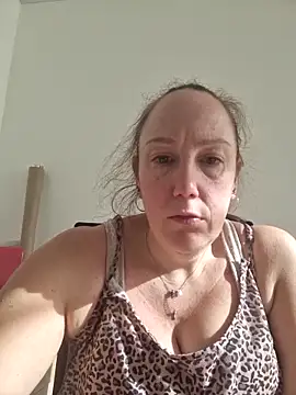 Wisie Cutie online show from 02/04/26, 01:28