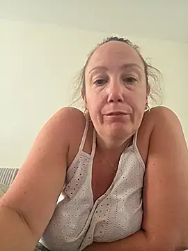 Wisie Cutie online show from 05/10/26, 12:21