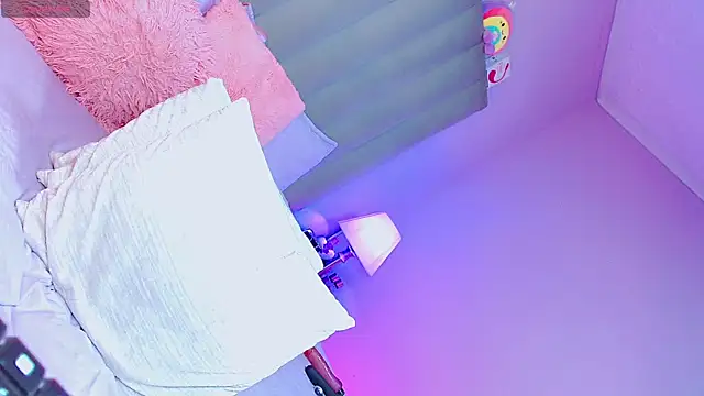 AiishaRose online show from 04/16/26, 09:39