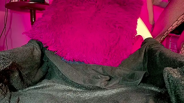 Snapshot of SEXYTRAV18 chatting on 02/24/26, 03:26 SEXYTRAV18 online show from 02/24/26, 03:26