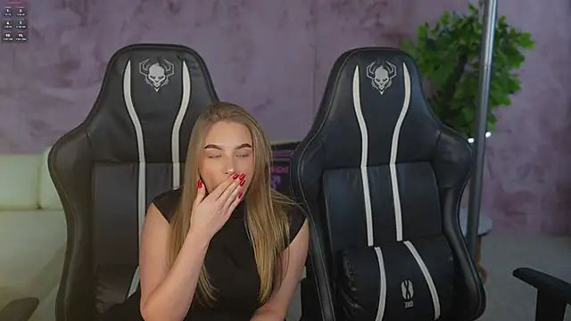 Snapshot of Kate054 chatting on 11/06/25, 07:53 Kate054 online show from 11/06/25, 07:53