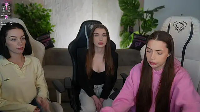 Snapshot of Kate054 chatting on 11/17/25, 11:16 Kate054 online show from 11/17/25, 11:16