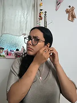 Snapshot of Annya-sweet chatting on 05/20/26, 03:18 Annya-sweet online show from 05/20/26, 03:18