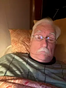 Snapshot of Steffibi1954 chatting on 11/11/25, 11:27 Steffibi1954 online show from 11/11/25, 11:27