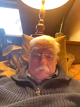 Snapshot of Steffibi1954 chatting on 11/12/25, 02:28 Steffibi1954 online show from 11/12/25, 02:28