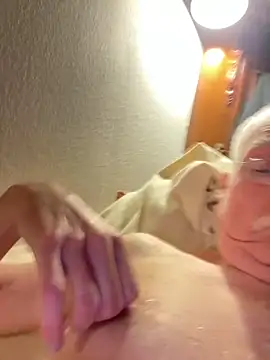 Snapshot of Steffibi1954 chatting on 12/14/25, 02:39 Steffibi1954 online show from 12/14/25, 02:39