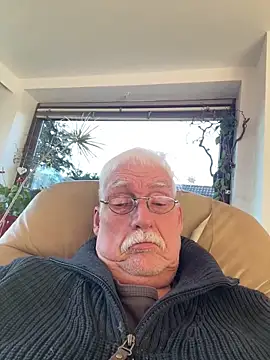 Snapshot of Steffibi1954 chatting on 12/15/25, 12:31 Steffibi1954 online show from 12/15/25, 12:31