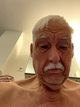 Snapshot of Steffibi1954 chatting on 12/18/25, 04:40 Steffibi1954 online show from 12/18/25, 04:40