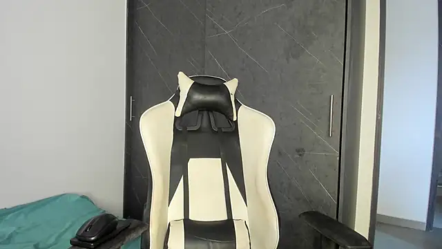 chloe ebony  online show from 11/16/25, 07:52