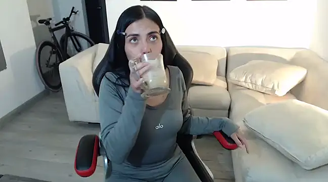 i am nina  online show from 01/14/25, 04:15