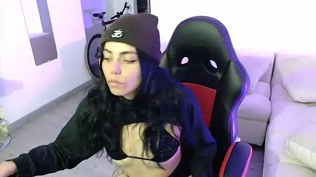 i am nina  online show from 01/18/25, 04:04