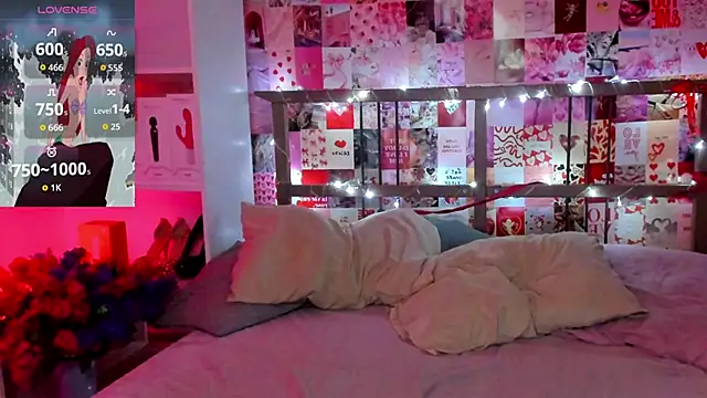 Snapshot of DiWalton chatting on 10/09/25, 12:19 DiWalton online show from 10/09/25, 12:19