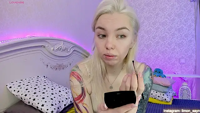 LillyMoure  online show from 02/16/25, 11:59