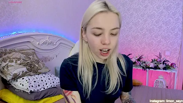 LillyMoure  online show from 03/17/25, 12:19