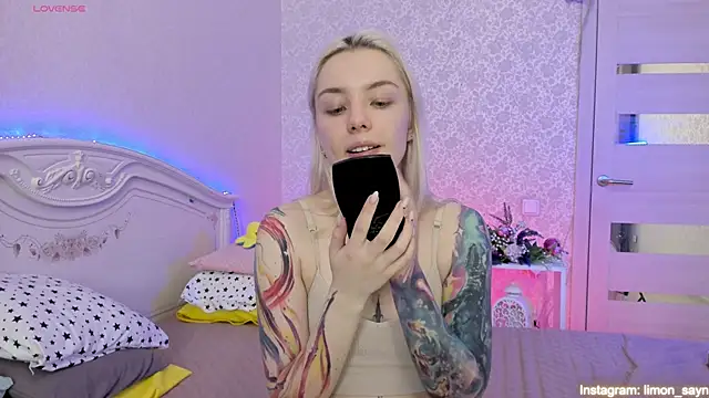 LillyMoure  online show from 03/19/25, 11:25