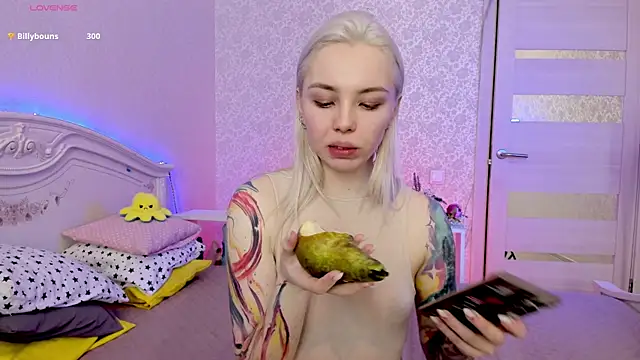 LillyMoure  online show from 03/22/25, 03:20