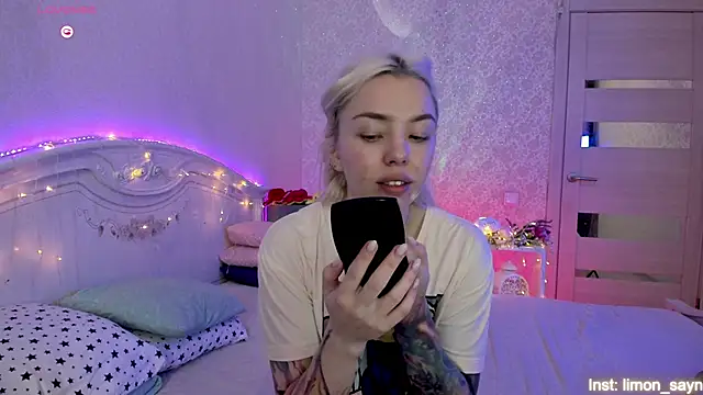 LillyMoure  online show from 09/13/25, 11:37